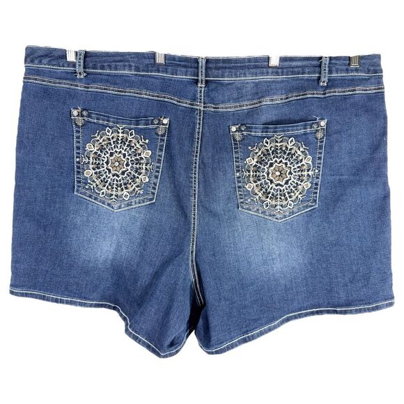 Cato Plus Size 28W Denim Shorts Rhinestone Medallion Blue‎ High Rise 6 Inch NWT - Picture 1 of 12